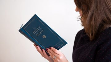 side-profile-of-women-reading-bible