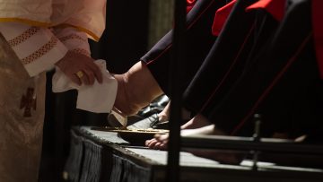 easter-washing-of-feet-2560-700
