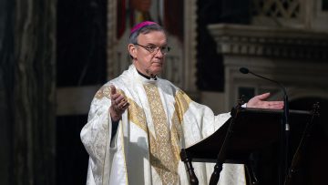 Bishop Arnold asks journalists to present the truth in a reasoned way