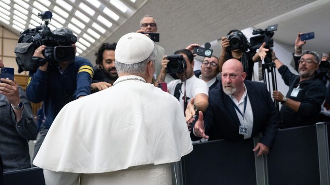 Pope Leo XIV: News media should foster peace and disarm words
